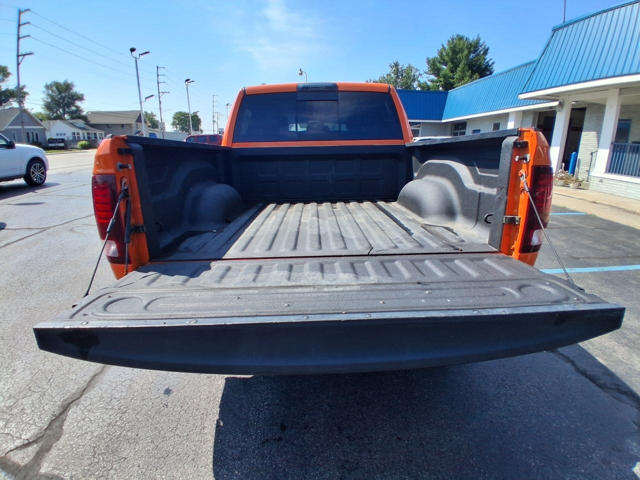RAM 1500 4WD Crew Cab 140.5" Sport 2017