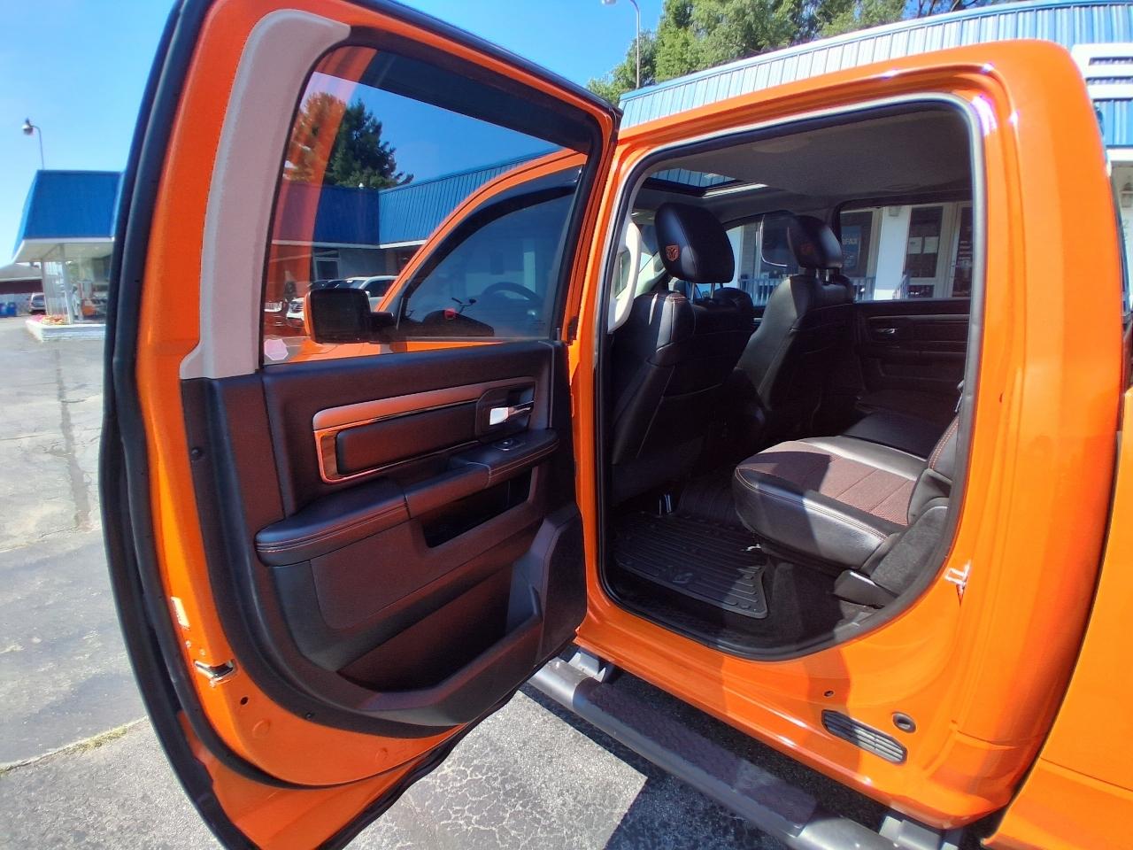 RAM 1500 4WD Crew Cab 140.5" Sport 2017