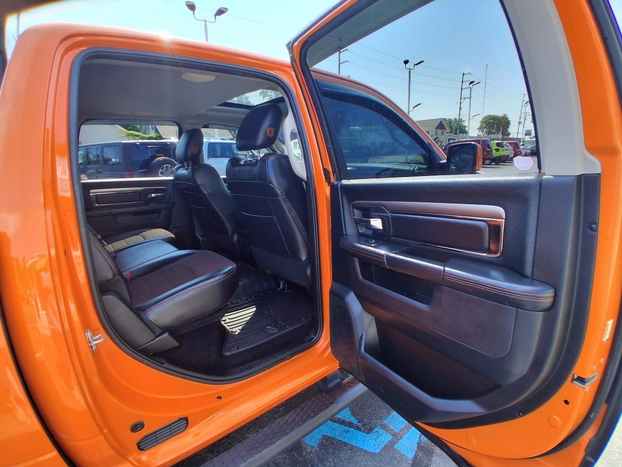 RAM 1500 4WD Crew Cab 140.5" Sport 2017