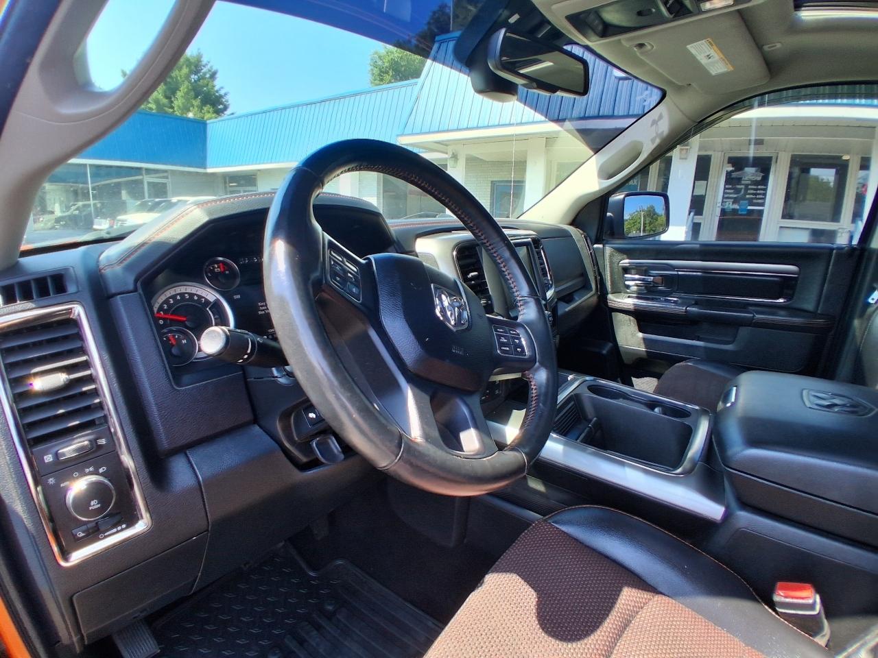 RAM 1500 4WD Crew Cab 140.5" Sport 2017