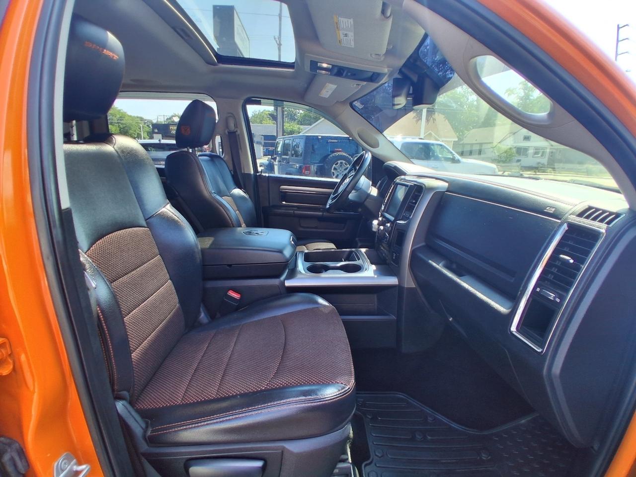 RAM 1500 4WD Crew Cab 140.5" Sport 2017