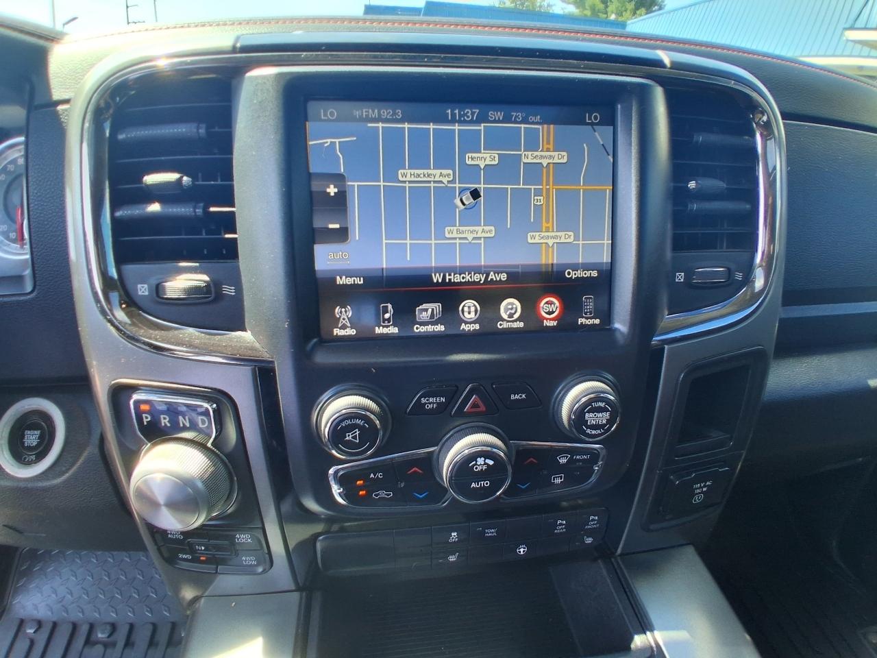 RAM 1500 4WD Crew Cab 140.5" Sport 2017
