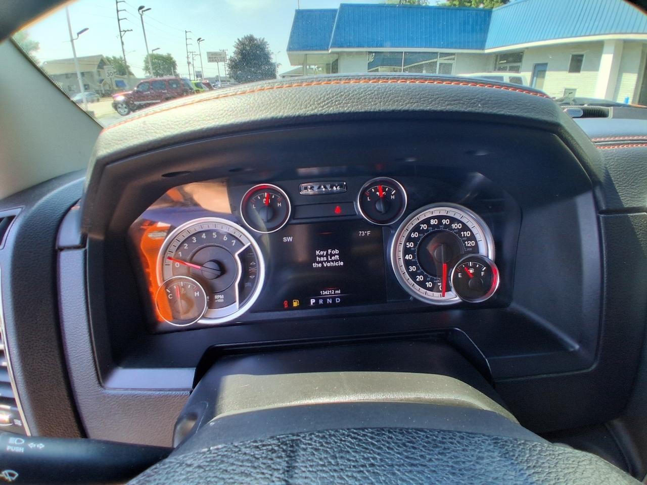 RAM 1500 4WD Crew Cab 140.5" Sport 2017