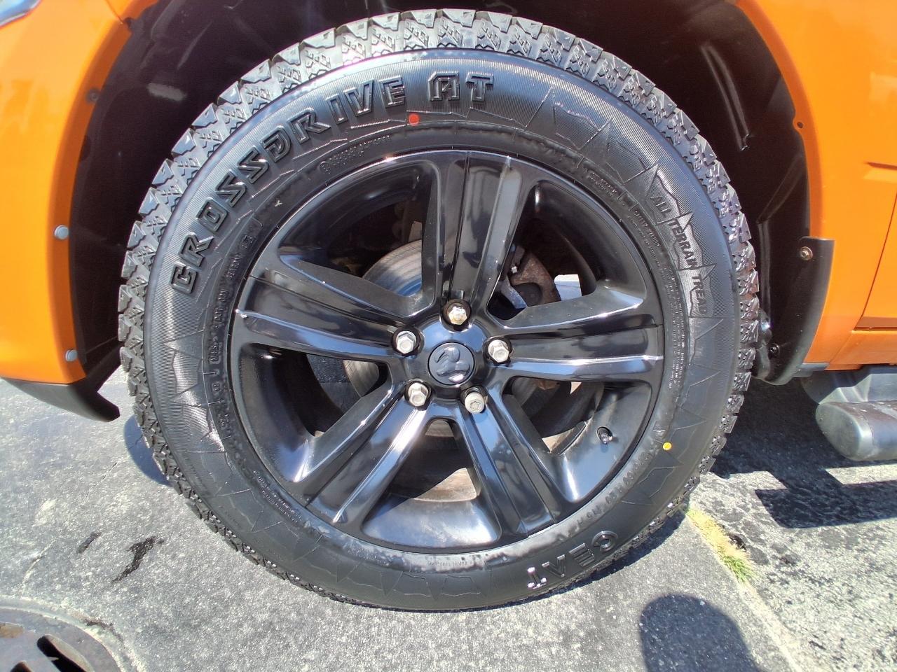 RAM 1500 4WD Crew Cab 140.5" Sport 2017