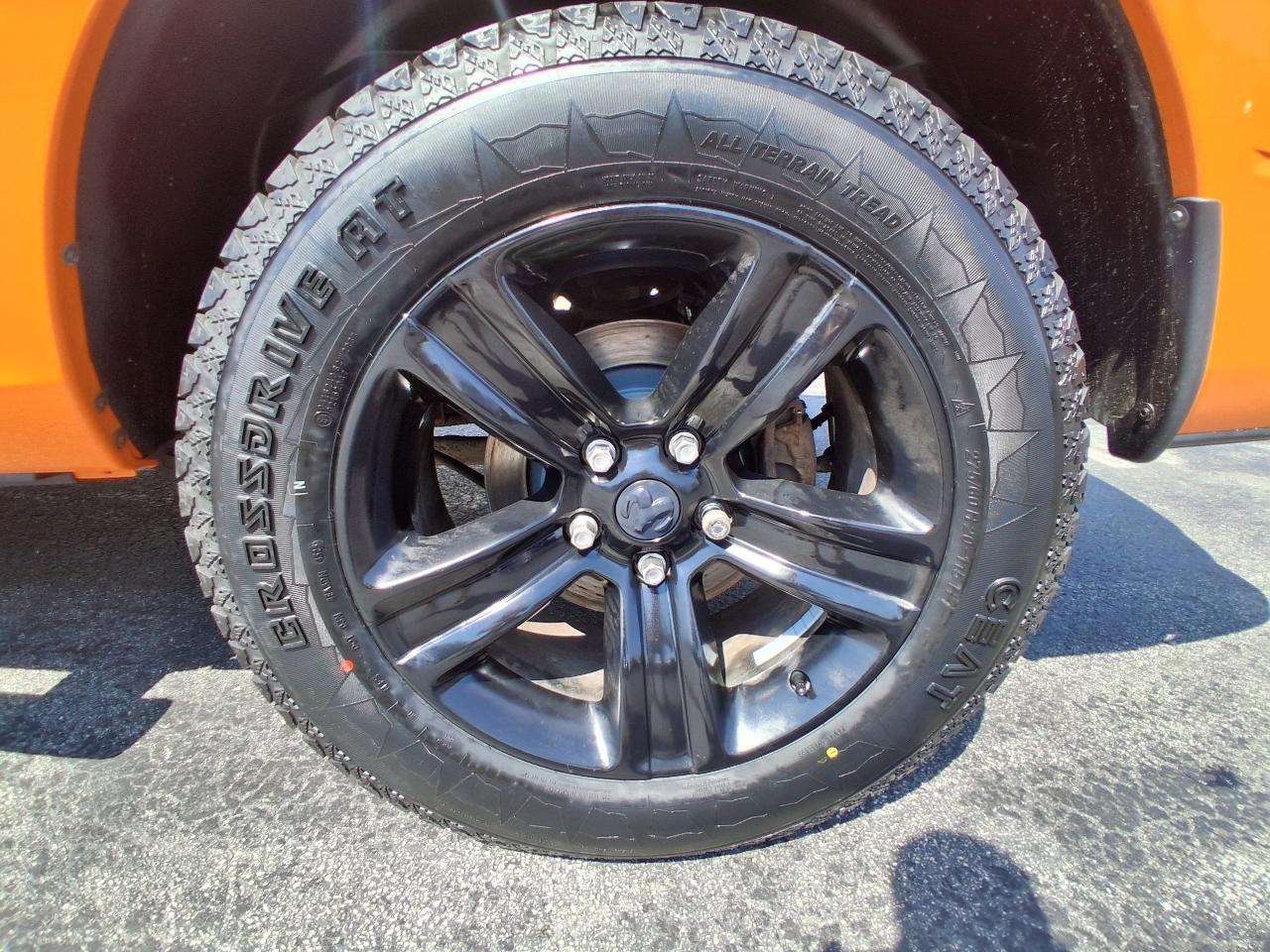 RAM 1500 4WD Crew Cab 140.5" Sport 2017