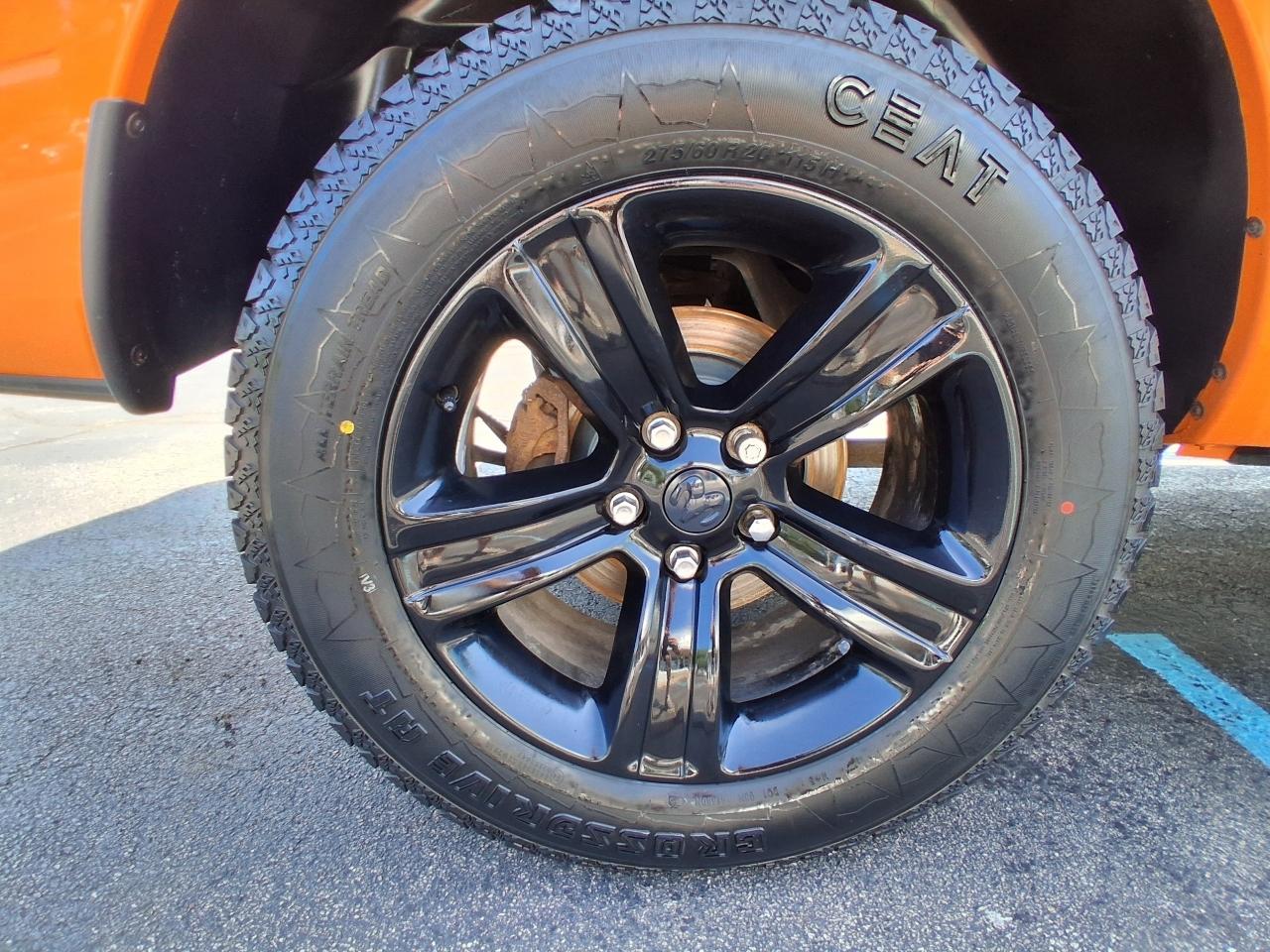 RAM 1500 4WD Crew Cab 140.5" Sport 2017
