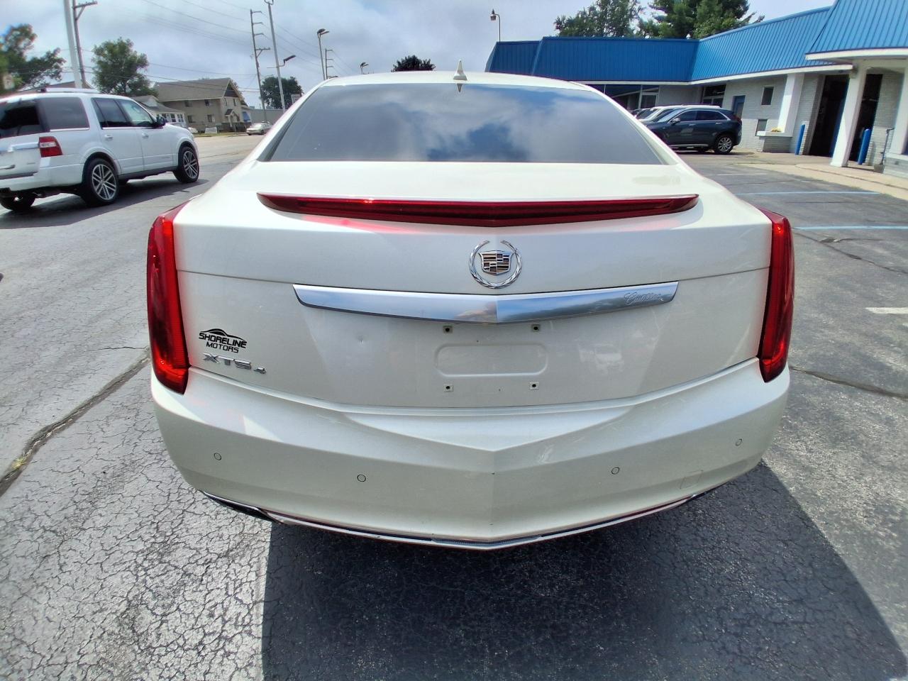 Cadillac XTS 4dr Sdn Premium AWD 2013