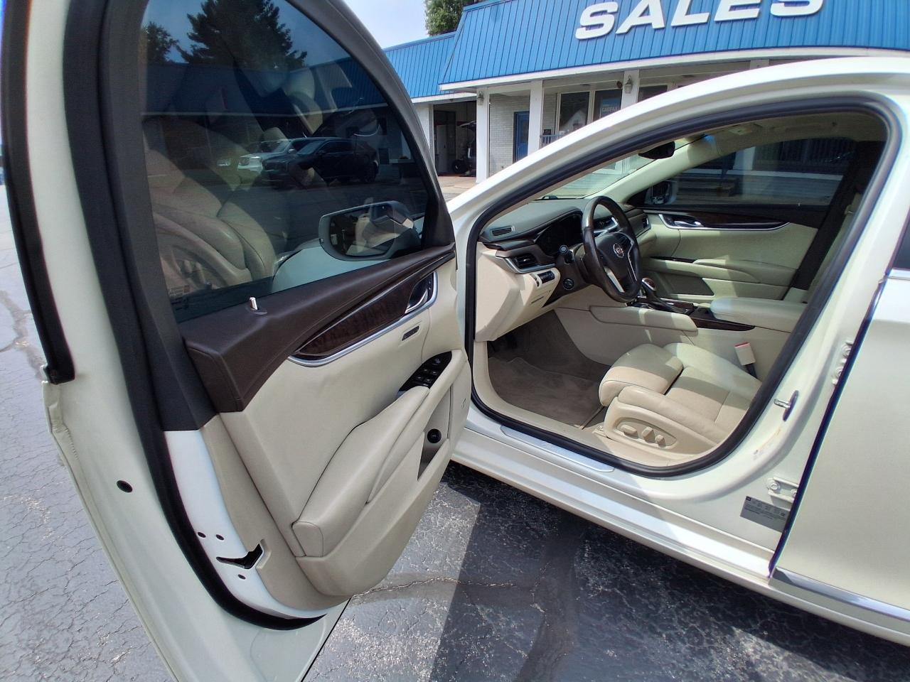 Cadillac XTS 4dr Sdn Premium AWD 2013