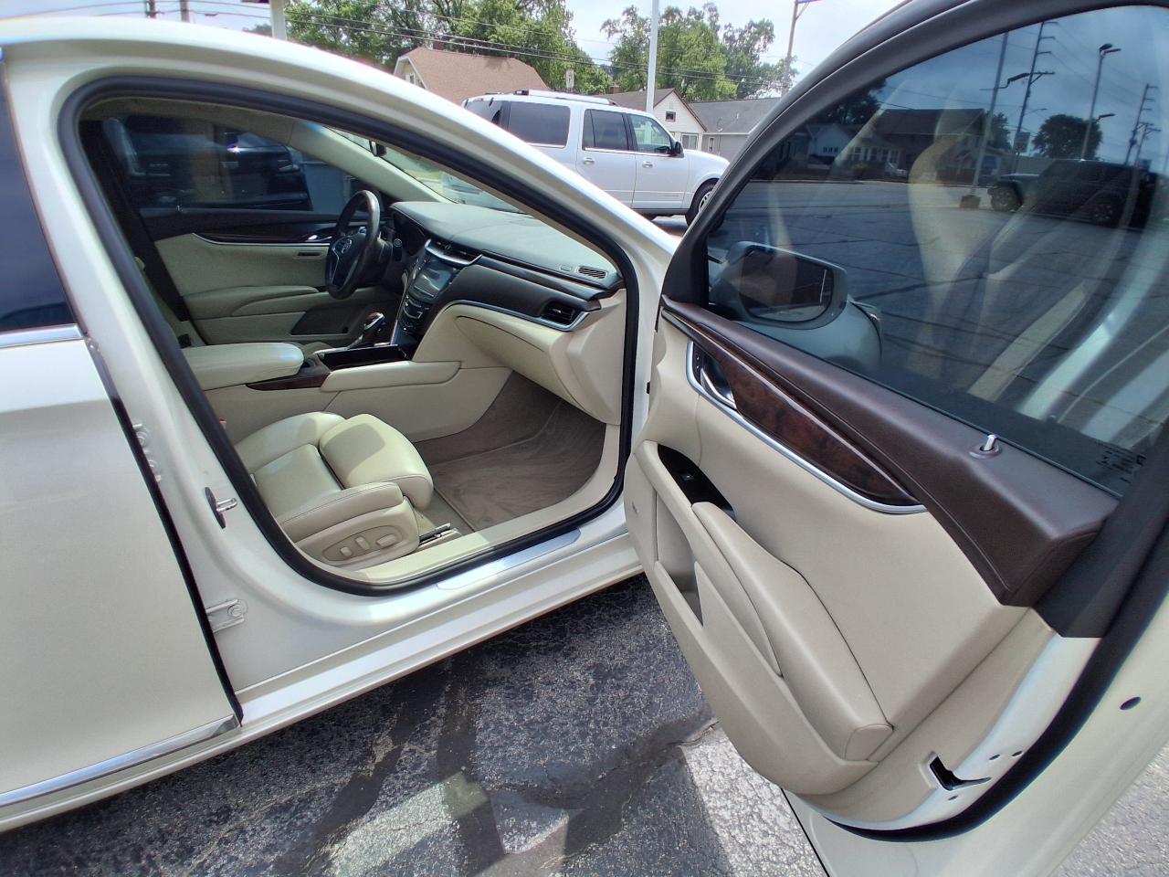 Cadillac XTS 4dr Sdn Premium AWD 2013