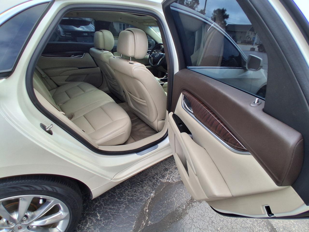 Cadillac XTS 4dr Sdn Premium AWD 2013