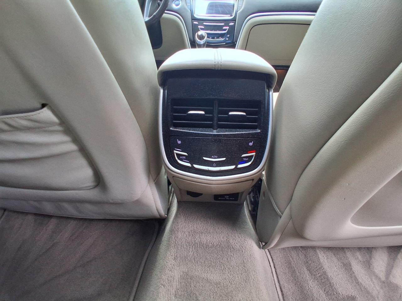 Cadillac XTS 4dr Sdn Premium AWD 2013