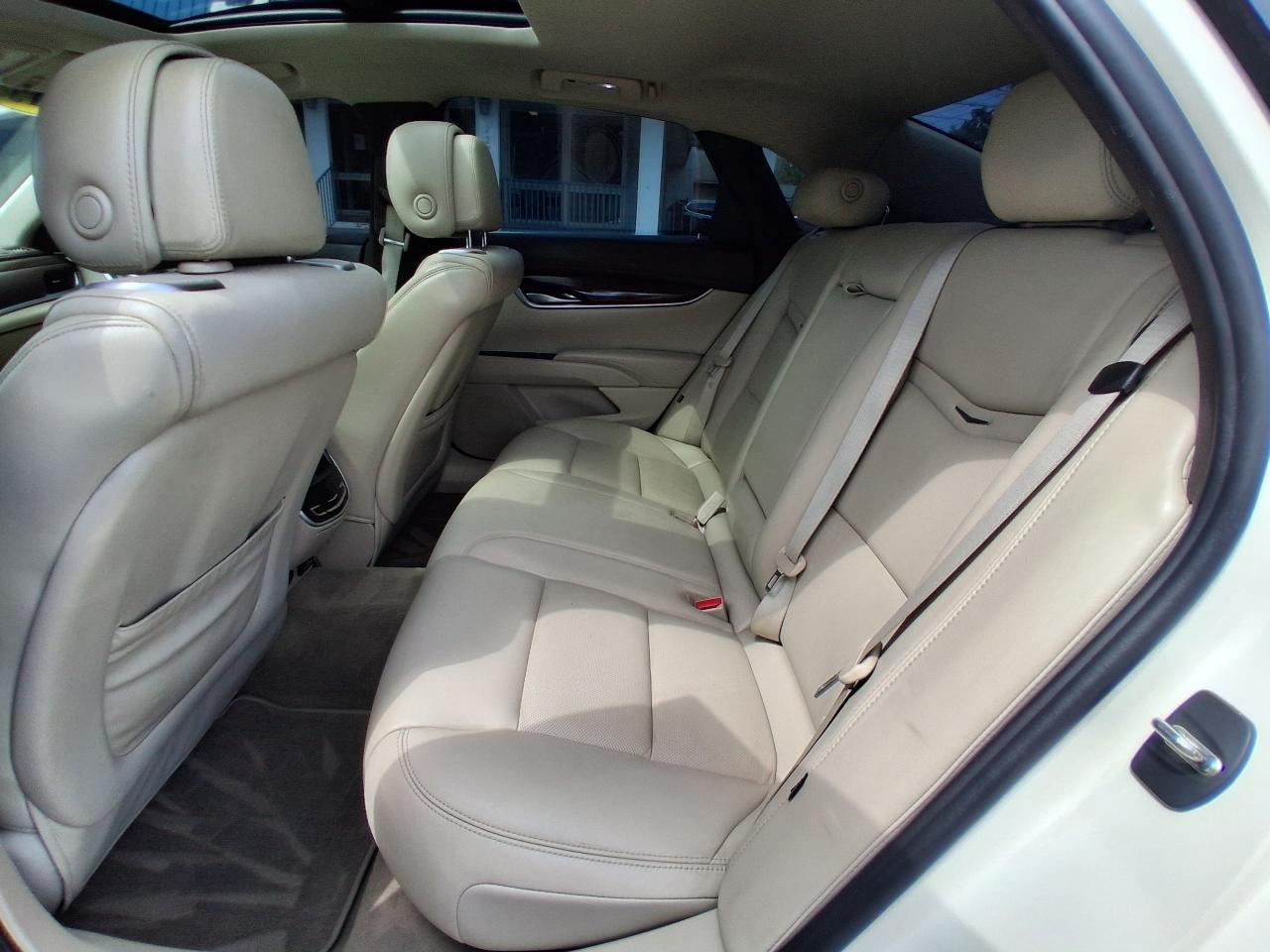 Cadillac XTS 4dr Sdn Premium AWD 2013