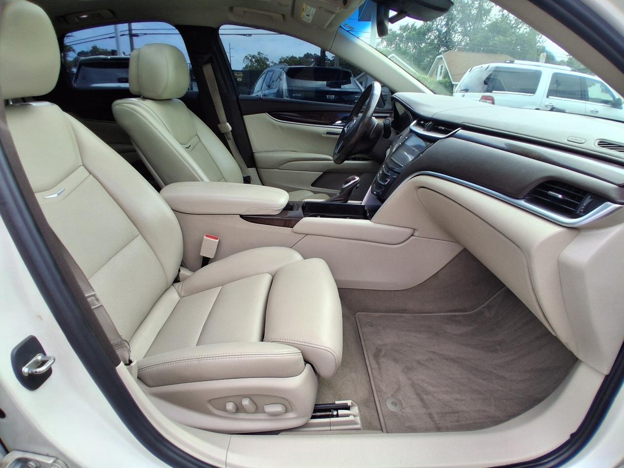 Cadillac XTS 4dr Sdn Premium AWD 2013