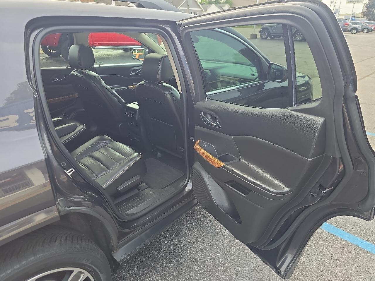 GMC Acadia AWD 4dr Denali 2017