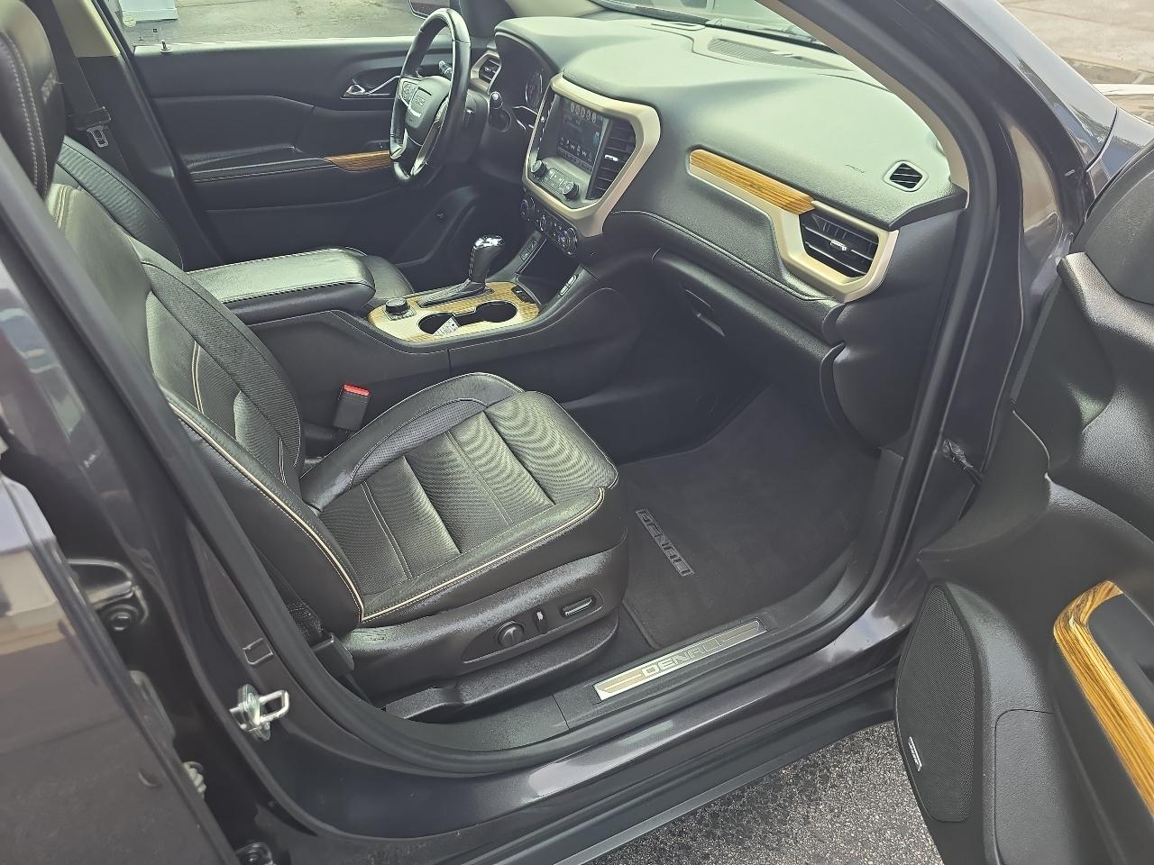 GMC Acadia AWD 4dr Denali 2017