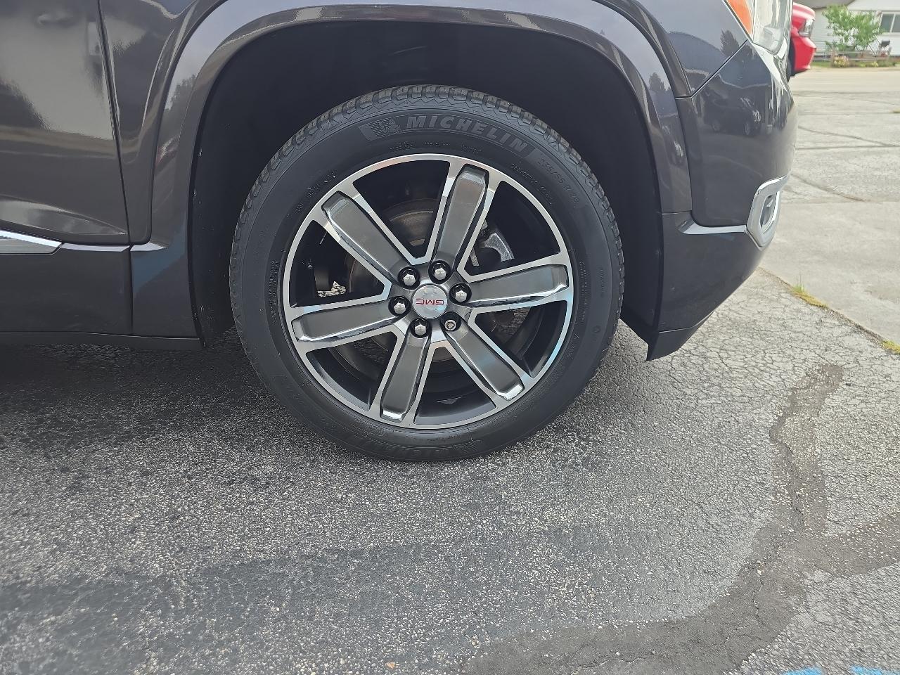 GMC Acadia AWD 4dr Denali 2017