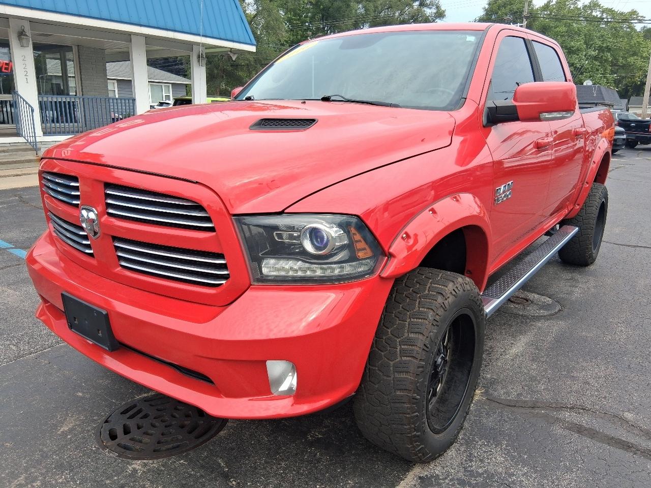 RAM 1500 4WD Crew Cab 140.5" Sport 2016