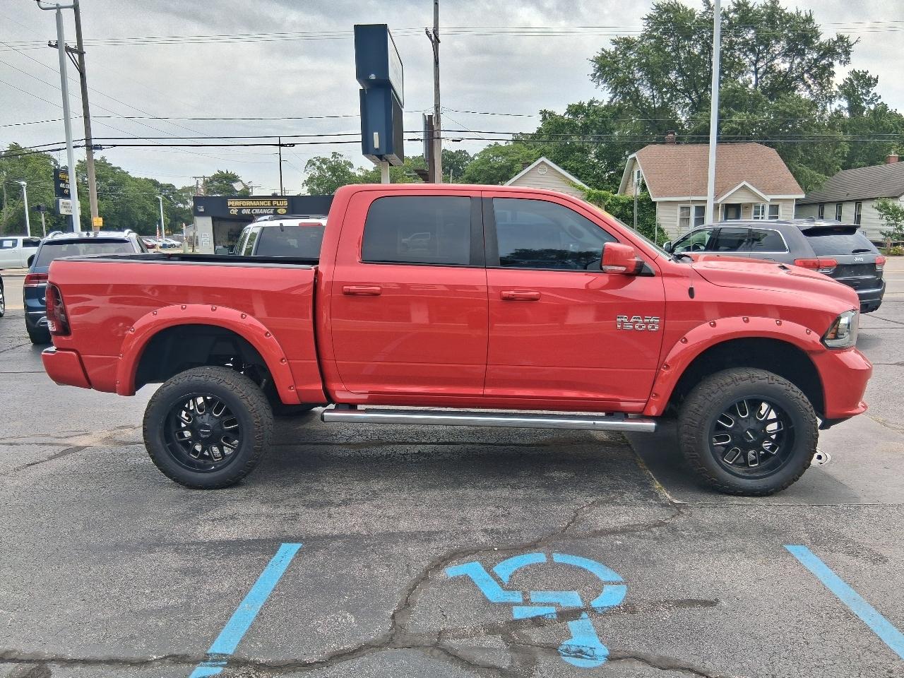 RAM 1500 4WD Crew Cab 140.5" Sport 2016