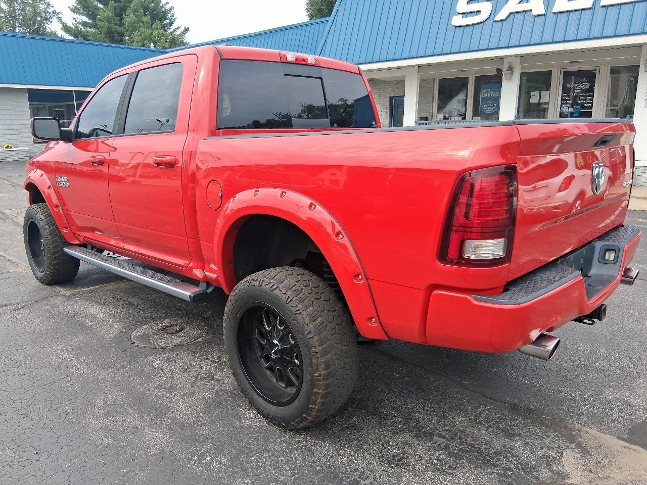RAM 1500 4WD Crew Cab 140.5" Sport 2016