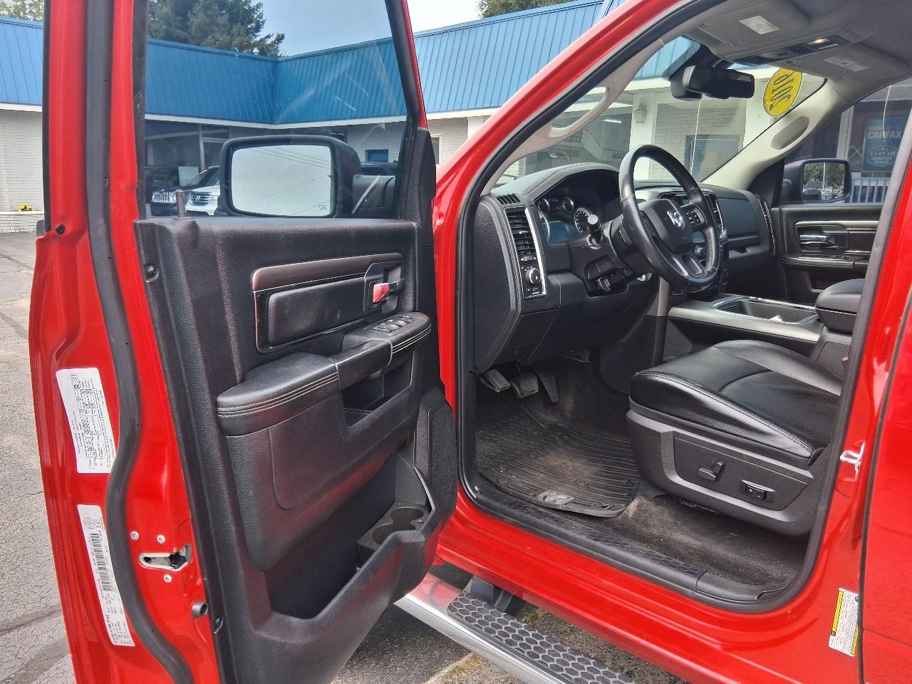 RAM 1500 4WD Crew Cab 140.5" Sport 2016