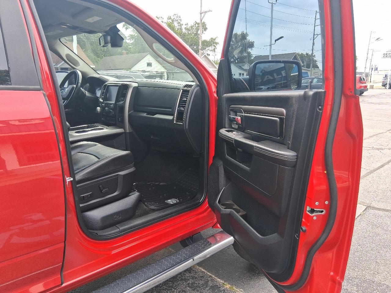 RAM 1500 4WD Crew Cab 140.5" Sport 2016