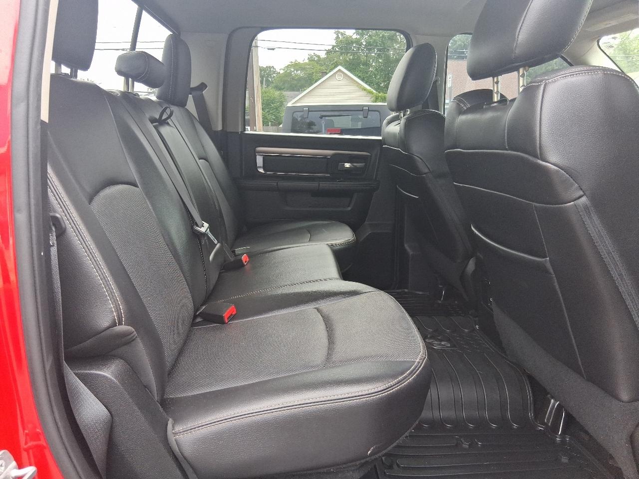 RAM 1500 4WD Crew Cab 140.5" Sport 2016