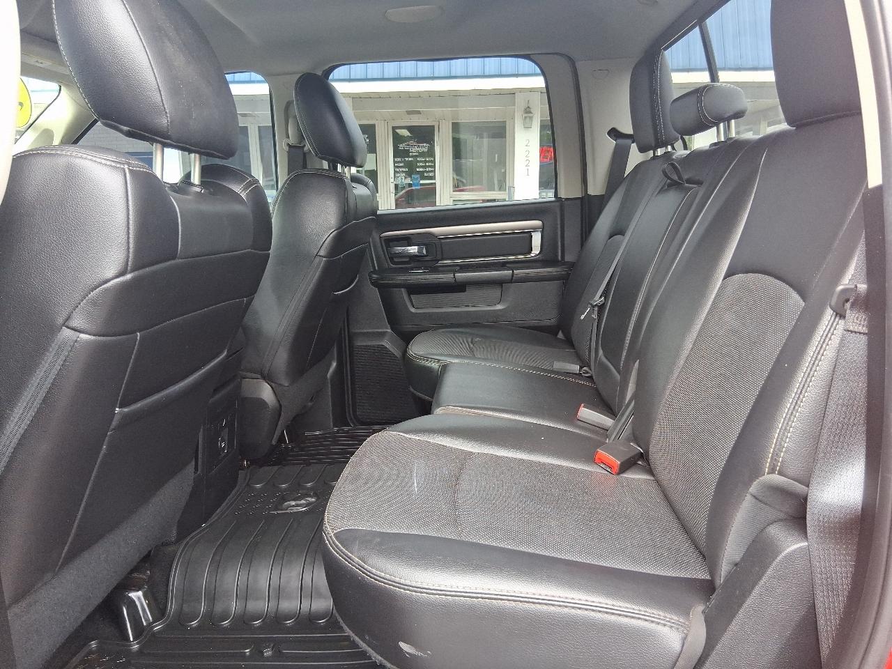 RAM 1500 4WD Crew Cab 140.5" Sport 2016