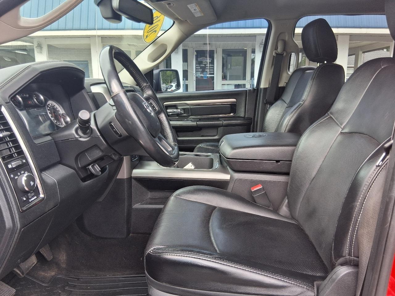 RAM 1500 4WD Crew Cab 140.5" Sport 2016
