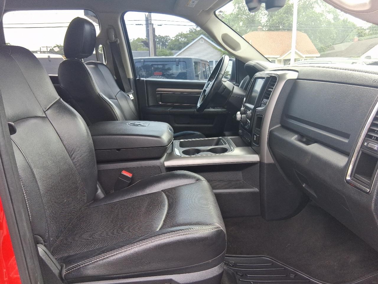 RAM 1500 4WD Crew Cab 140.5" Sport 2016