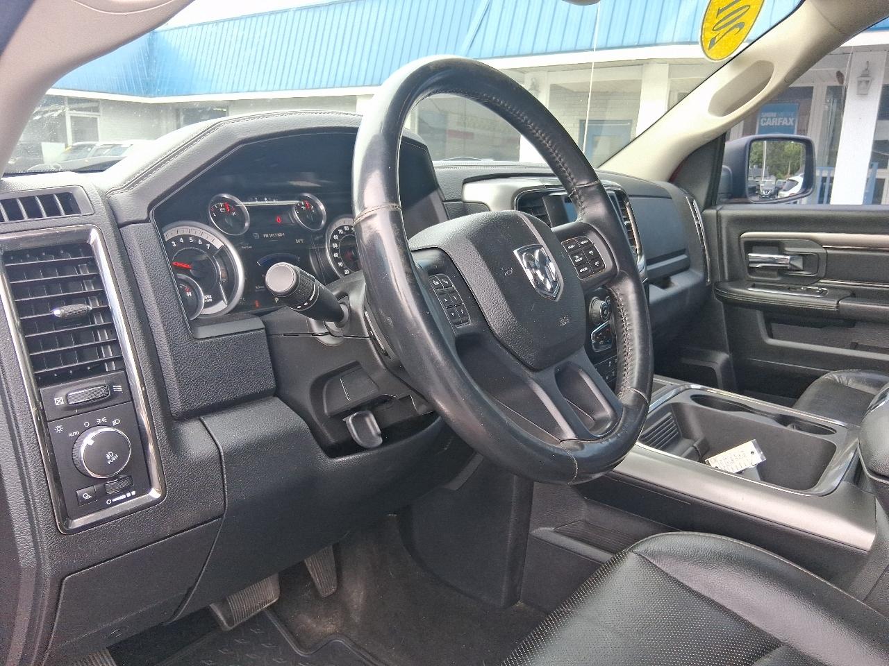 RAM 1500 4WD Crew Cab 140.5" Sport 2016