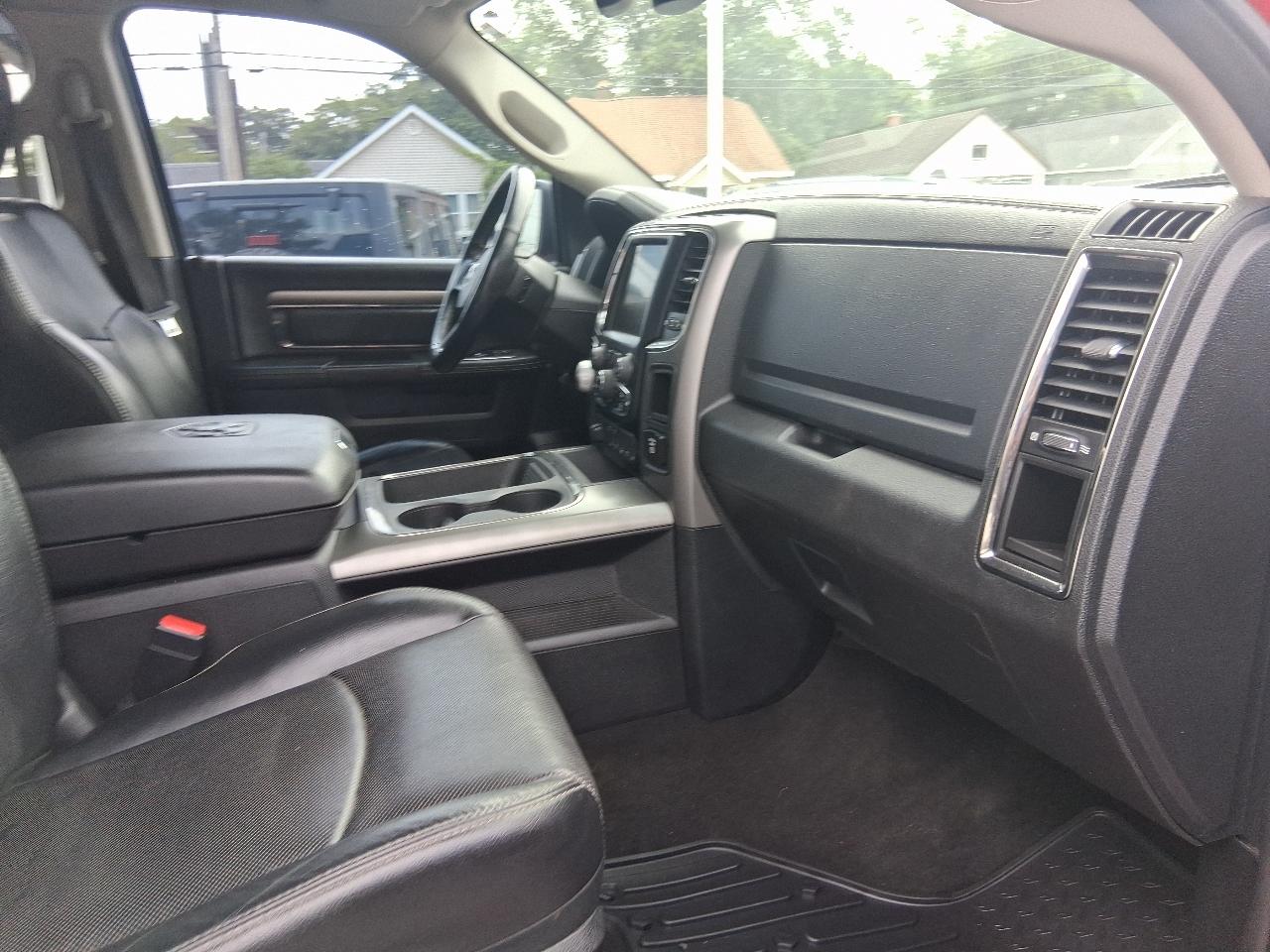 RAM 1500 4WD Crew Cab 140.5" Sport 2016
