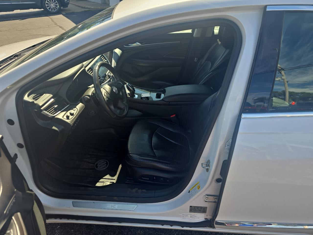 Buick LaCrosse 4dr Sdn Premium AWD 2018