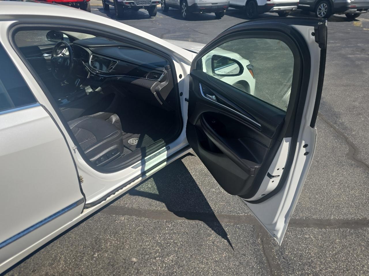 Buick LaCrosse 4dr Sdn Premium AWD 2018