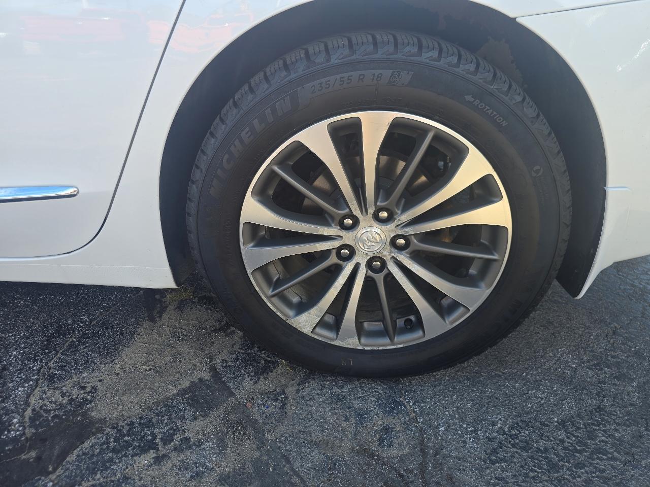 Buick LaCrosse 4dr Sdn Premium AWD 2018