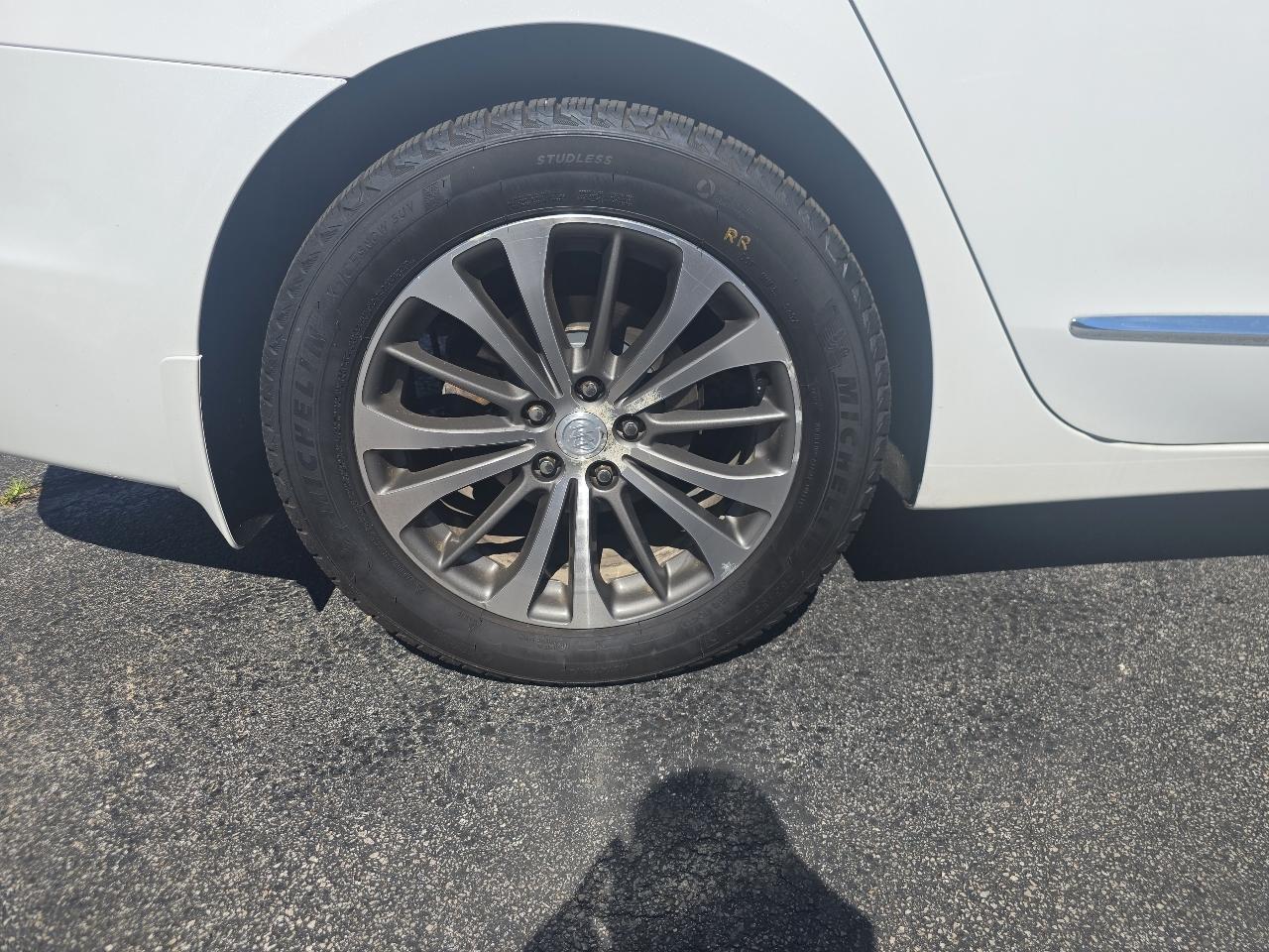 Buick LaCrosse 4dr Sdn Premium AWD 2018