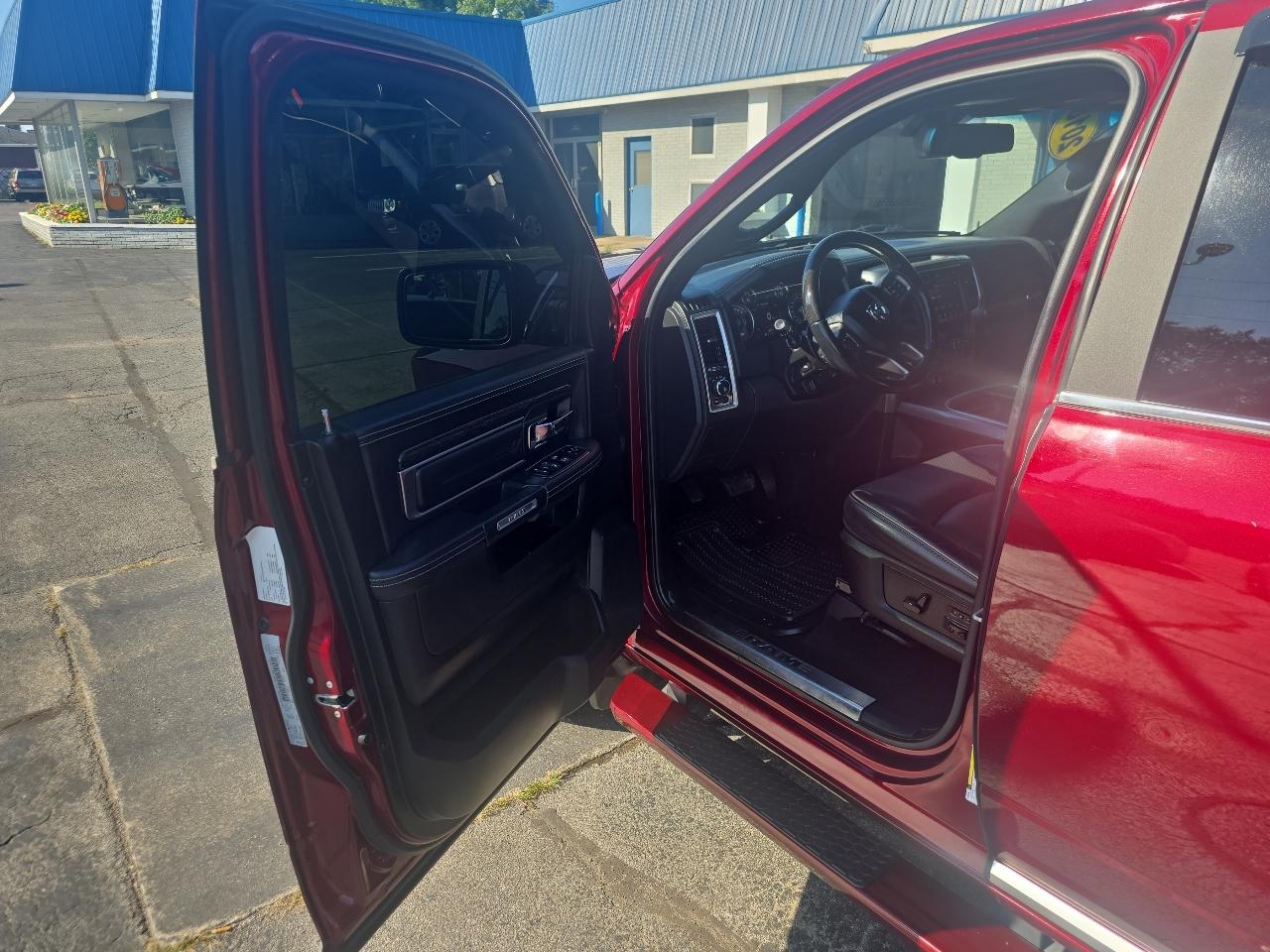 RAM 1500 Limited 4x4 Crew Cab 5'7" Box *Ltd Avail* 2018