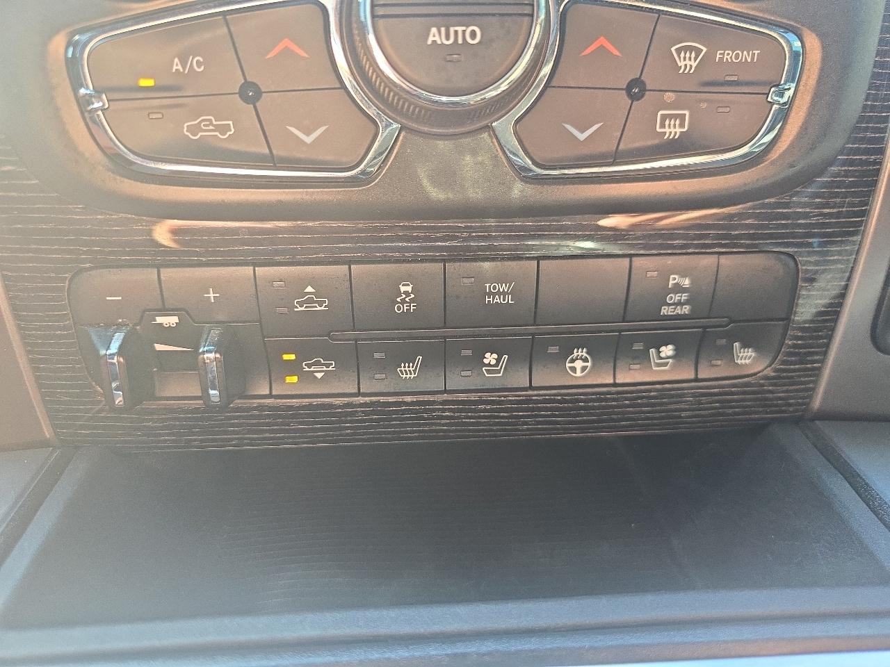RAM 1500 Limited 4x4 Crew Cab 5'7" Box *Ltd Avail* 2018