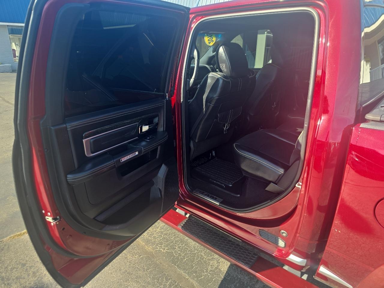RAM 1500 Limited 4x4 Crew Cab 5'7" Box *Ltd Avail* 2018