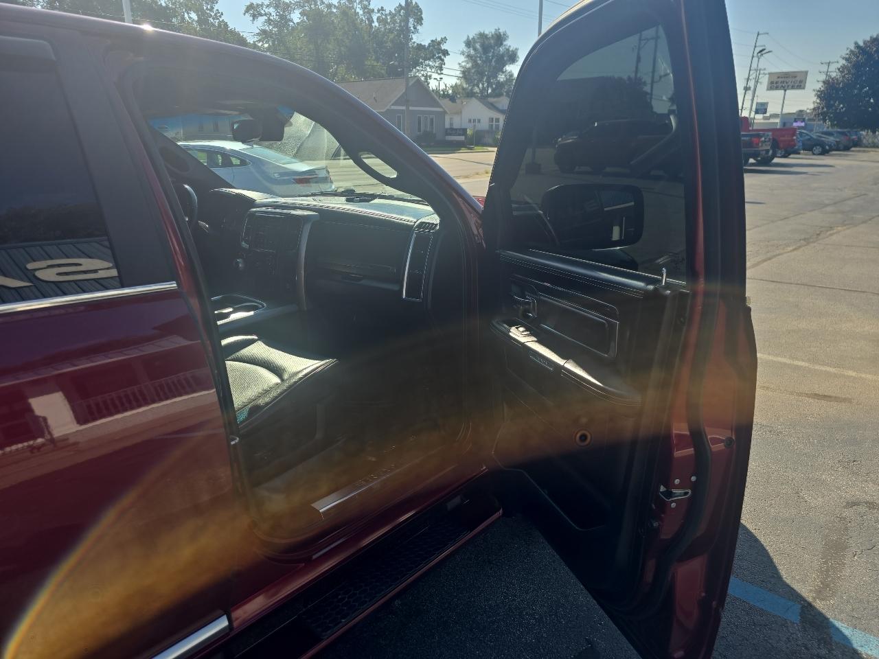 RAM 1500 Limited 4x4 Crew Cab 5'7" Box *Ltd Avail* 2018