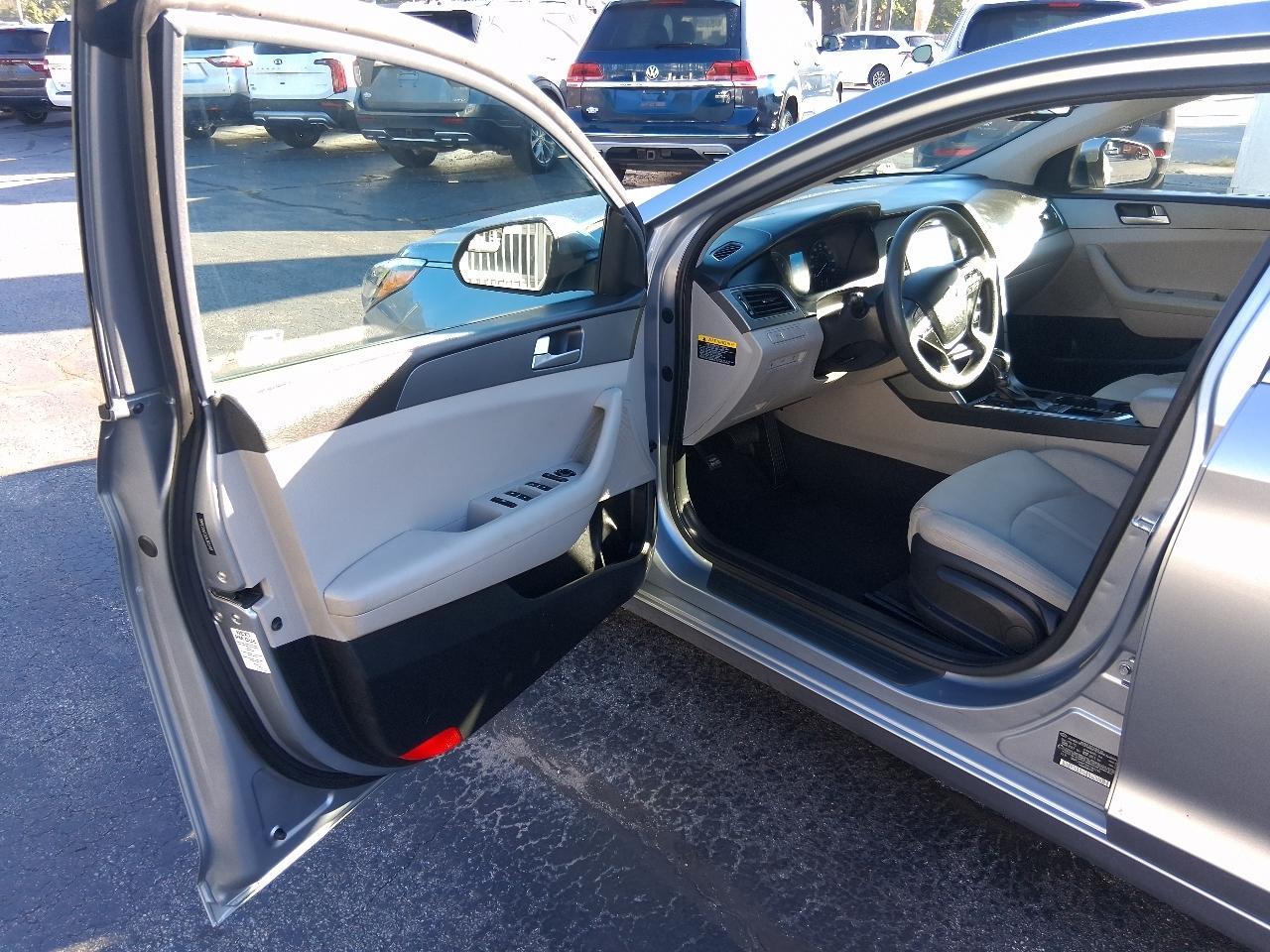 Hyundai Sonata 4dr Sdn 2.4L SE 2016
