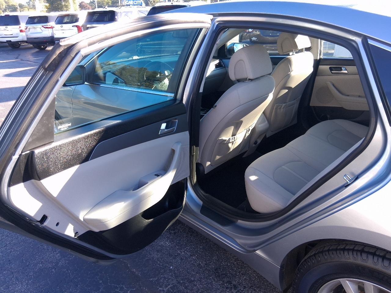 Hyundai Sonata 4dr Sdn 2.4L SE 2016