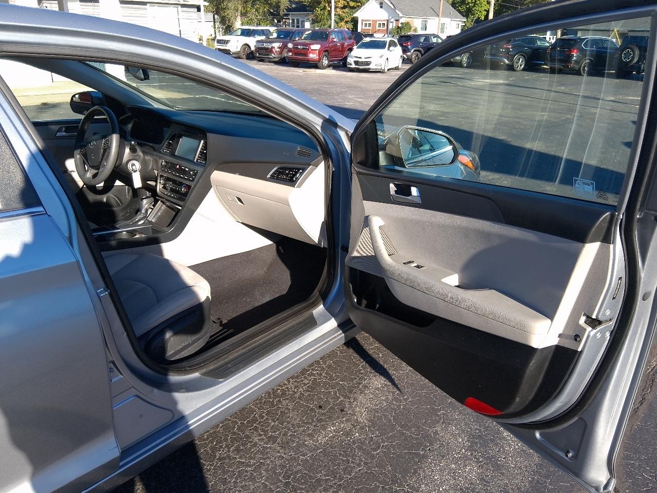 Hyundai Sonata 4dr Sdn 2.4L SE 2016