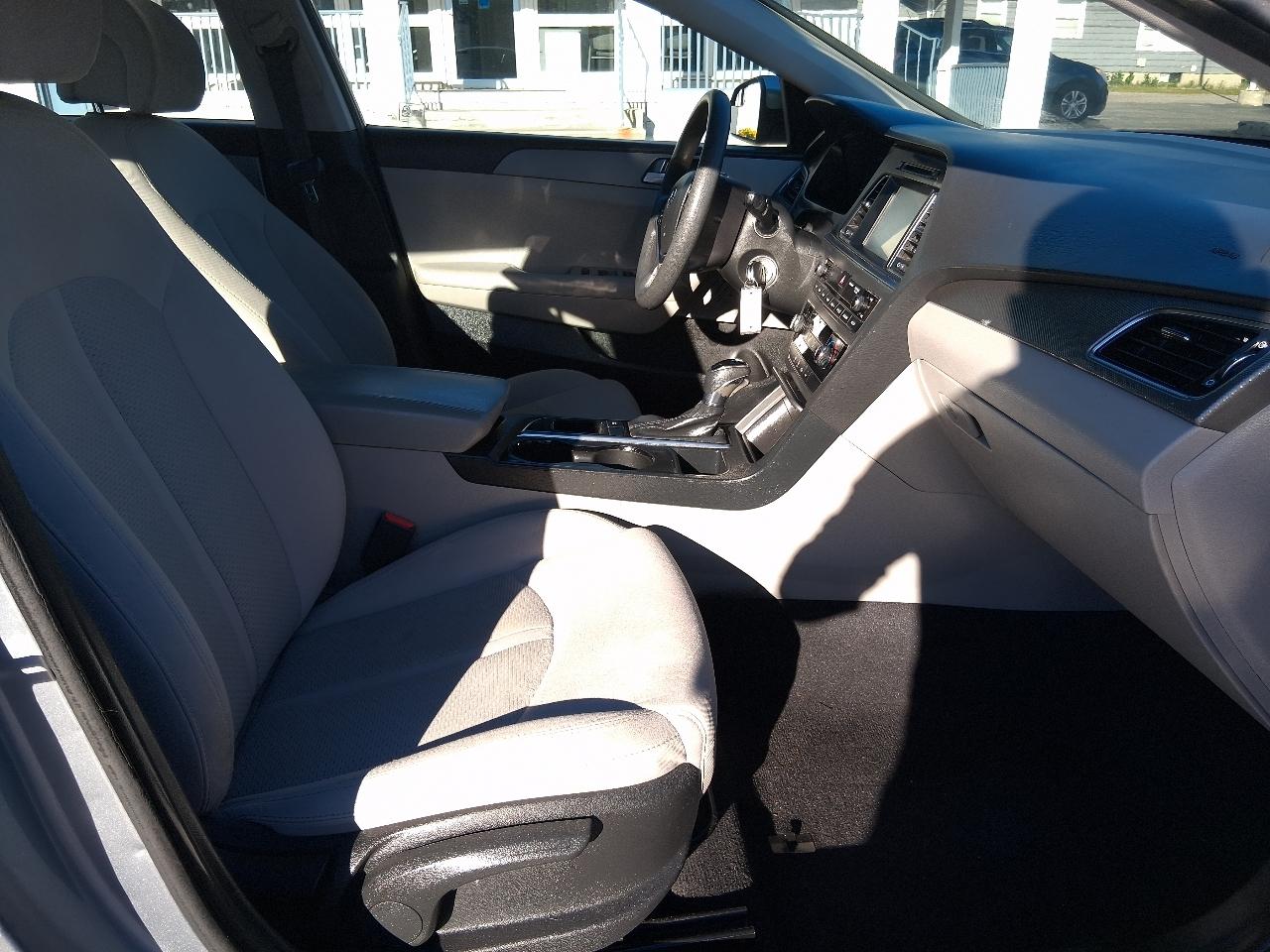 Hyundai Sonata 4dr Sdn 2.4L SE 2016