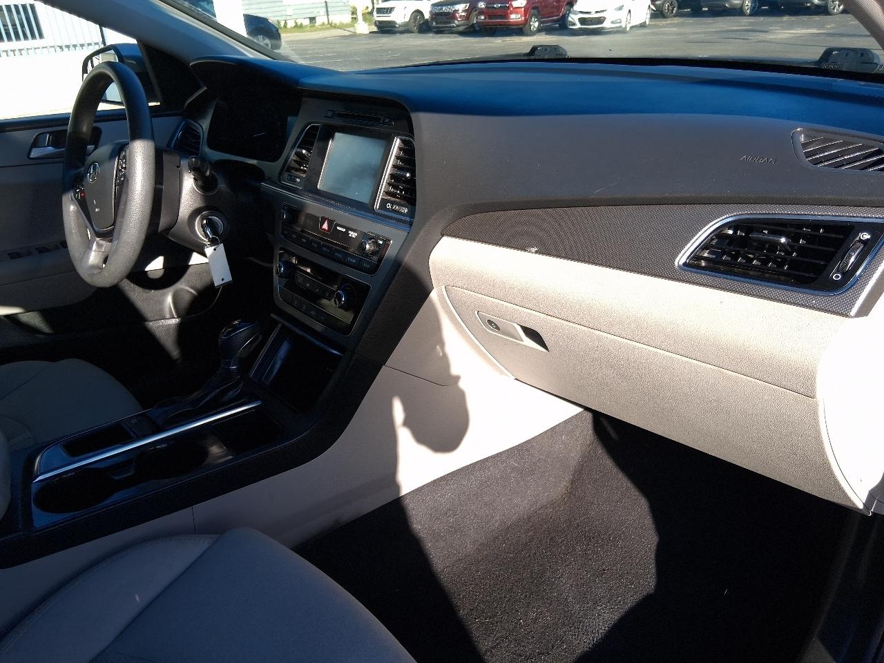 Hyundai Sonata 4dr Sdn 2.4L SE 2016