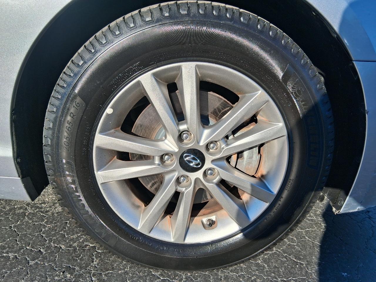 Hyundai Sonata 4dr Sdn 2.4L SE 2016