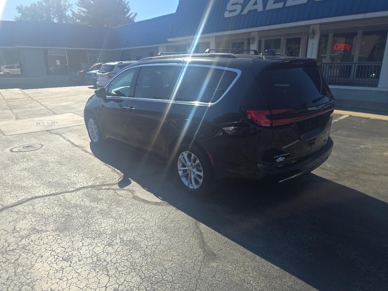 Chrysler Pacifica Touring AWD 2021