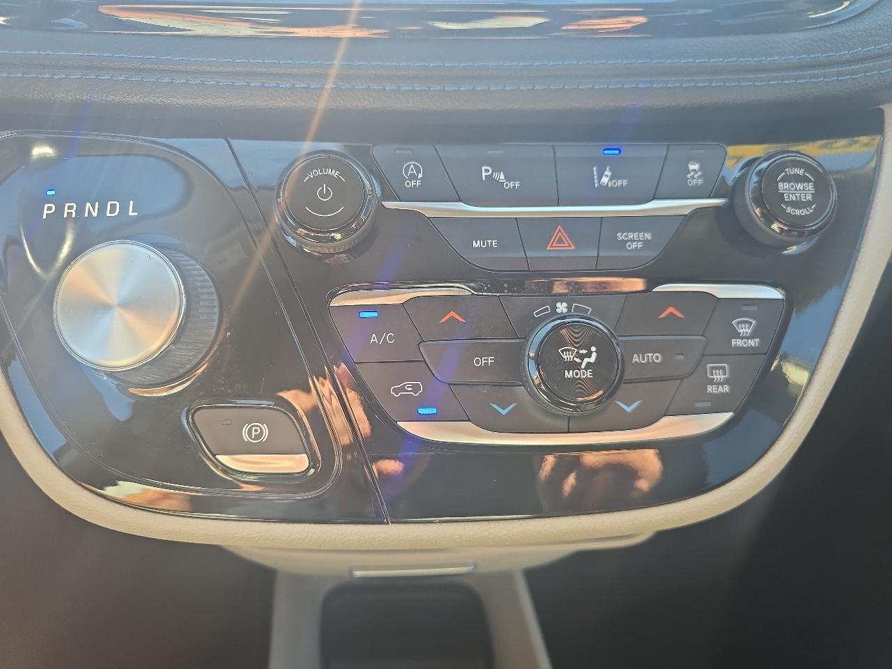 Chrysler Pacifica Touring AWD 2021
