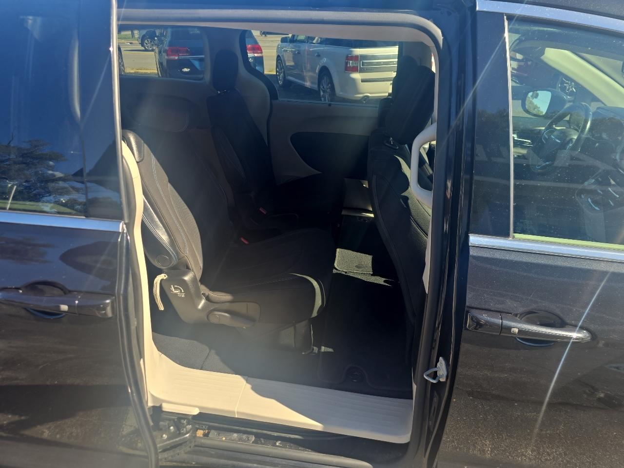 Chrysler Pacifica Touring AWD 2021