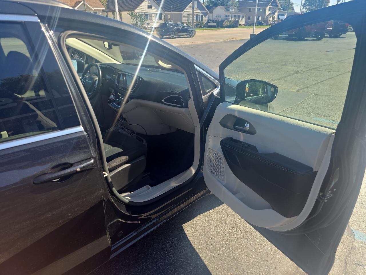 Chrysler Pacifica Touring AWD 2021