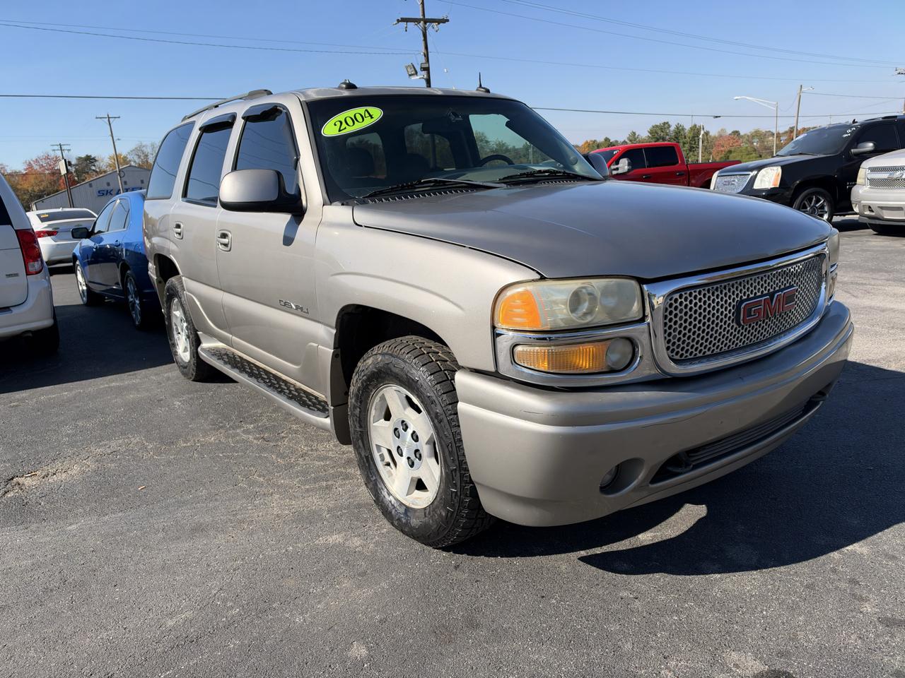 GMC Yukon Denali 4dr AWD 2004